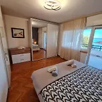 Leana Apartament