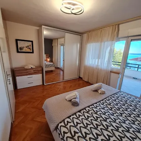 Leana Apartment