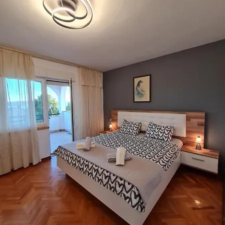 Apartment Leana