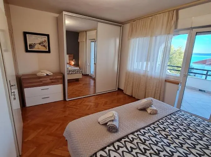 Leana Apartment