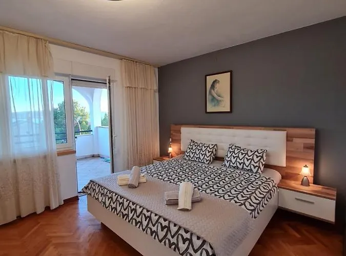 Apartment Leana